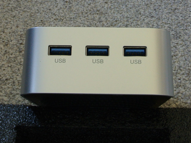 Other lateral view showing 3 USB ports in a row